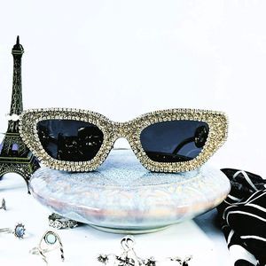 Rhinestone Radiance: Cat Eye Fashion Sunglasses for Ultimate Glamour and Style